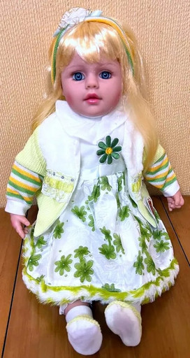 Большая кукла 60 см в зеленом кружевном платье, интерактивная в подарочной упаковке, в свитере, говорит