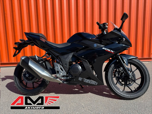 Мотоцикл Suzuki GSX250 RA Мотоцикл Suzuki GSX250 RA