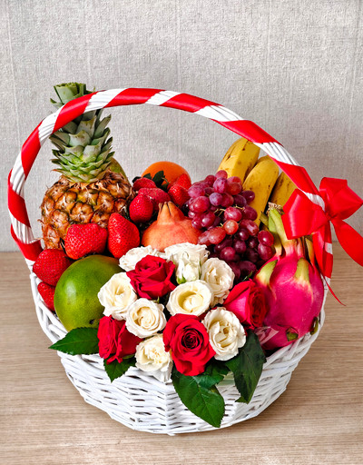 Корзина с фруктами и цветами 8 кг