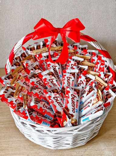 Корзина с Kinder Bueno