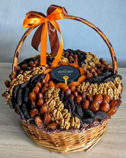 Корзина с сухофруктами и орехами "Вихрь"
