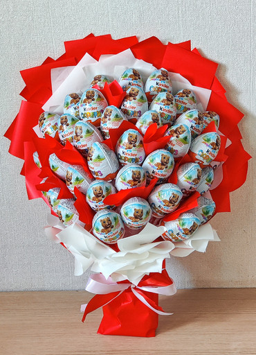 Букет из Kinder Surprise