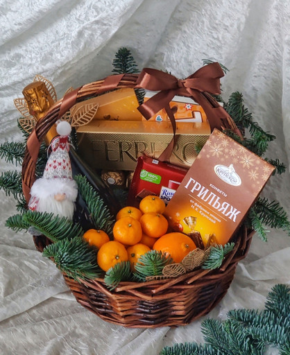 Корзина новогодняя сладкая Корзина новогодняя сладкая