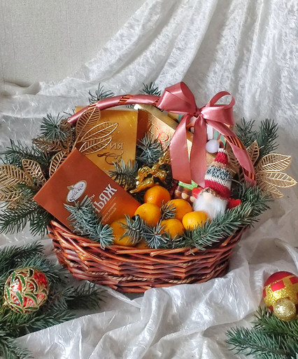 Корзина новогодняя сладкая