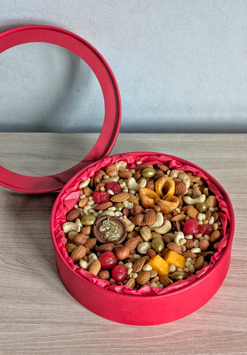 Коробочка с орехами на новый год