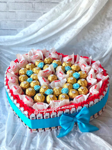 Шикарный торт из сладостей Ferrero