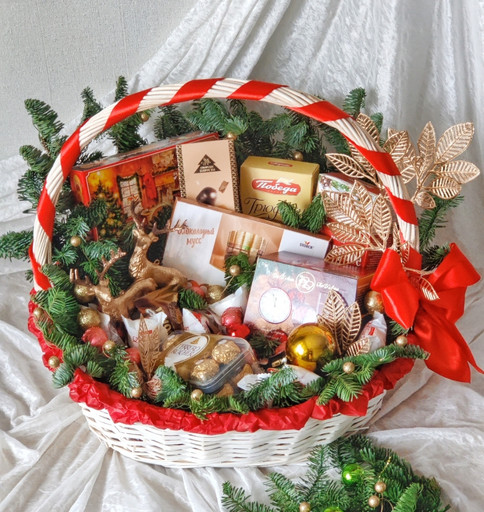 Новогодняя корзина 'Искра"