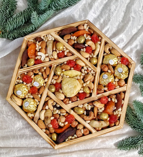 Набор с орехами и сухофруктами "Шестигранник"