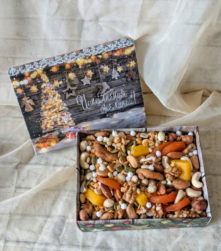 Новогодний набор с орехами