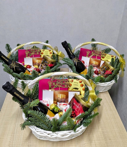 Новогодняя корзина для партнёров