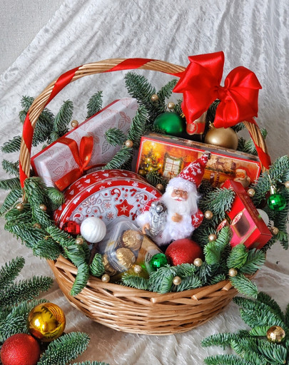 Подарочная корзина на новый год