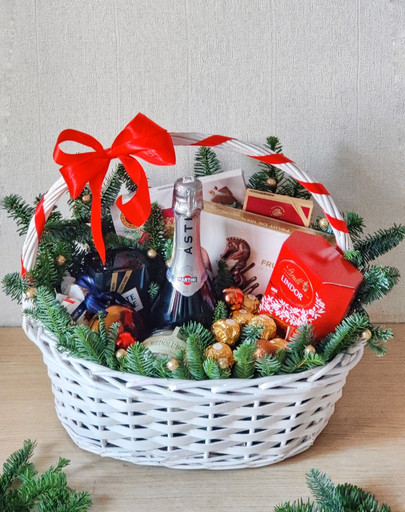 Подарочная новогодняя корзина