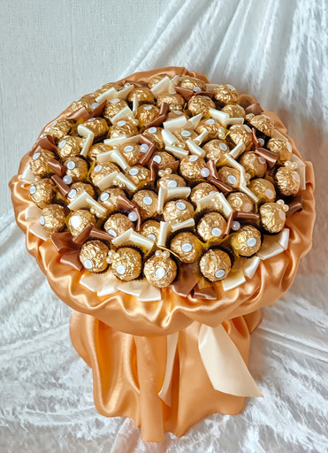 Букет из Ferrero Rocher "Королевство"