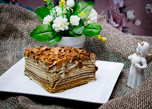 Медовый с заварным кремом