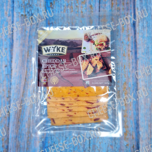 Полутвёрдый сыр Wyke Farms Cheddar epice (Вайк Фарм с чили и халапеньо) 160гр