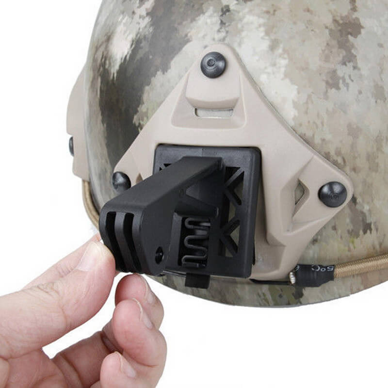Черное пластиковое крепление на военный шлем для GoPro