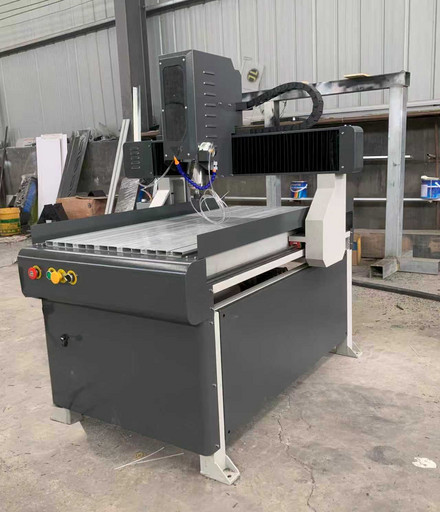 Фрезерно-гравировальный станок UT6090 на платформе