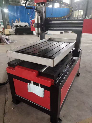 Фрезерно-гравировальный станок UT-6060 по металлам