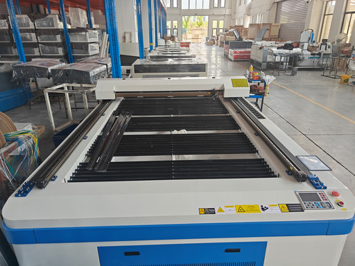 Широкоформатный лазерный станок СО2 LaserMark -1325 С АВТОФОКУСОМ