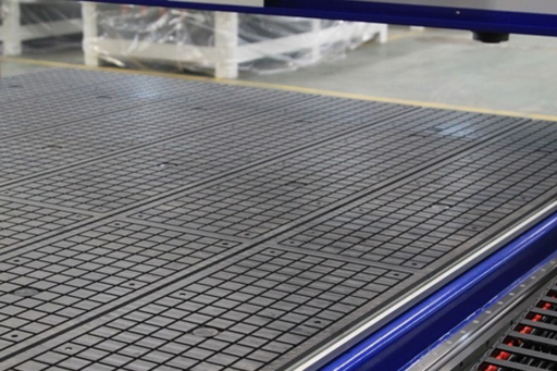 Опция на фрезерный станок - Вакуумный стол с водяной помпой