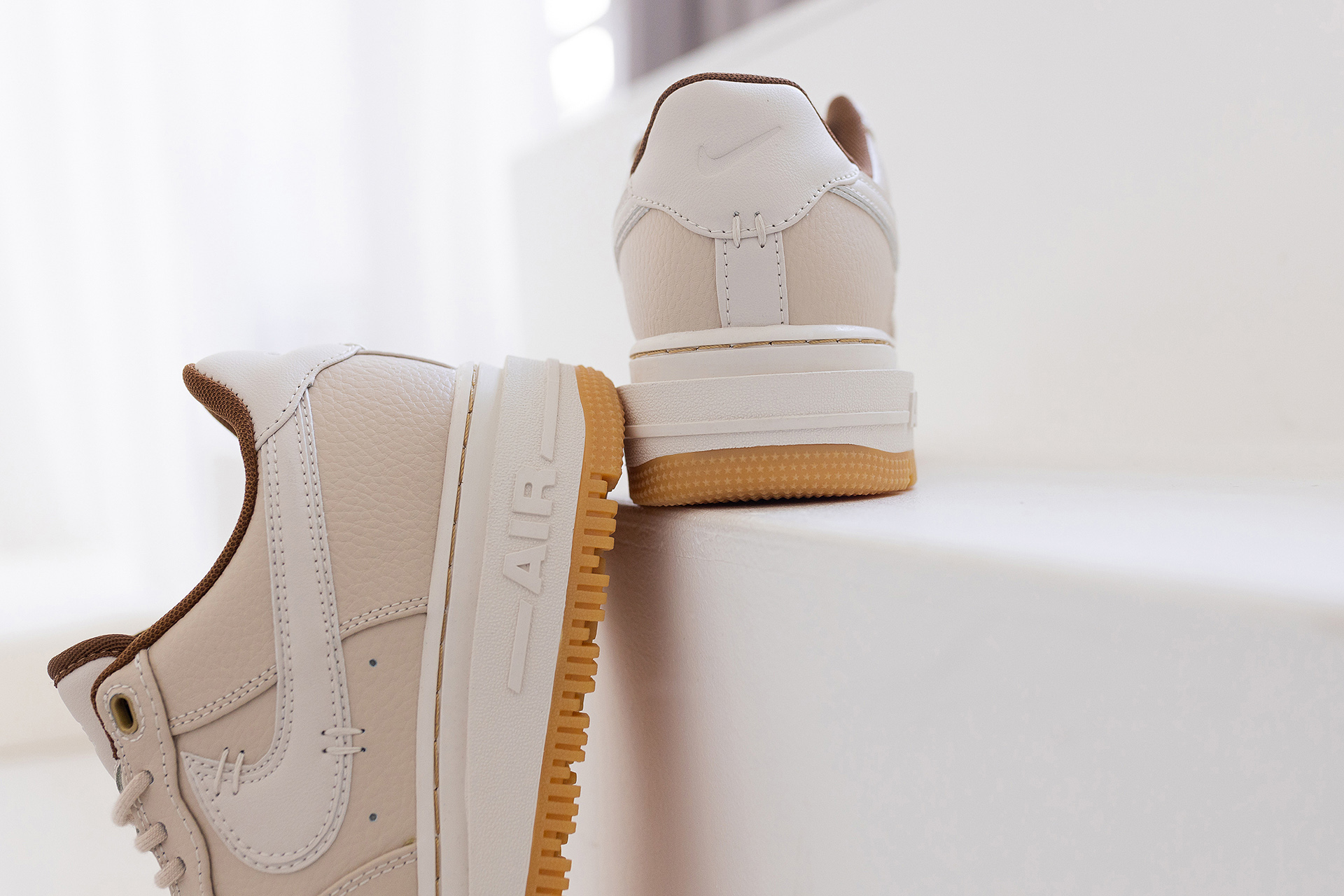 Nike Air Force 1 Luxe