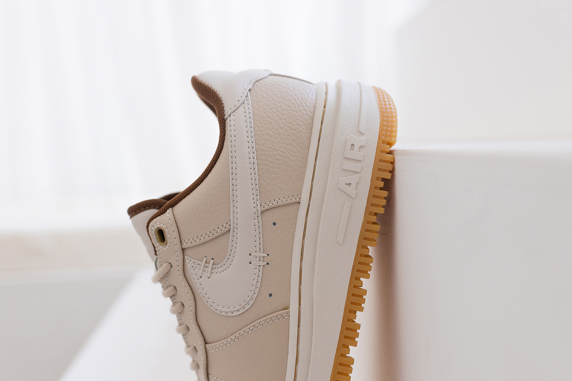 Nike Air Force 1 Luxe