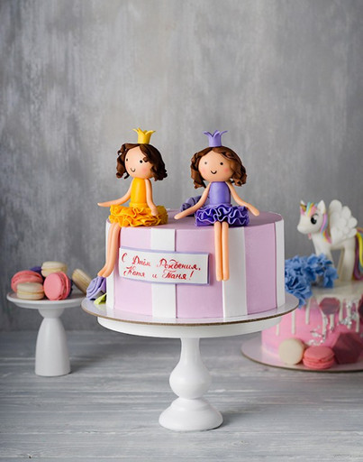 Торт для девочек двойняшек