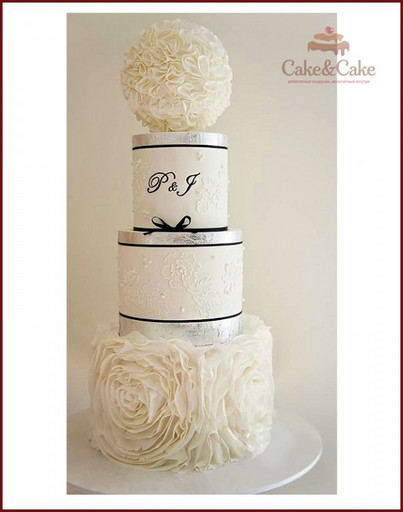 Свадебный торт `Нежность` с инициалами пары
