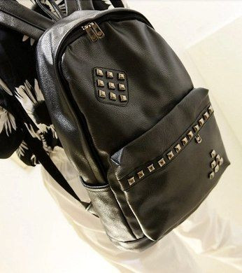 Черный кожаный рюкзак с шипами 04
