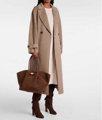 Вместительная сумка очень стильная модель Вместительная сумка очень стильная модель