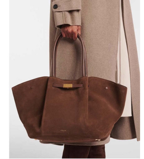 Вместительная сумка очень стильная модель Вместительная сумка очень стильная модель