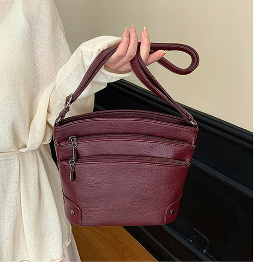 Удобная женская сумка актуальная модель Удобная женская сумка актуальная модель