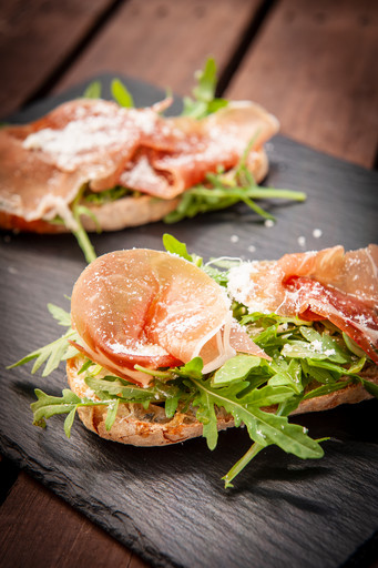 Брускетта прошутто Брускетта прошутто