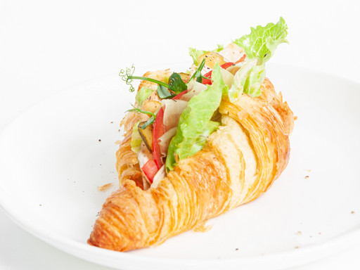 Круассан с курицей