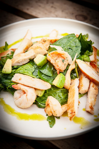 Салат с курицей и креветками